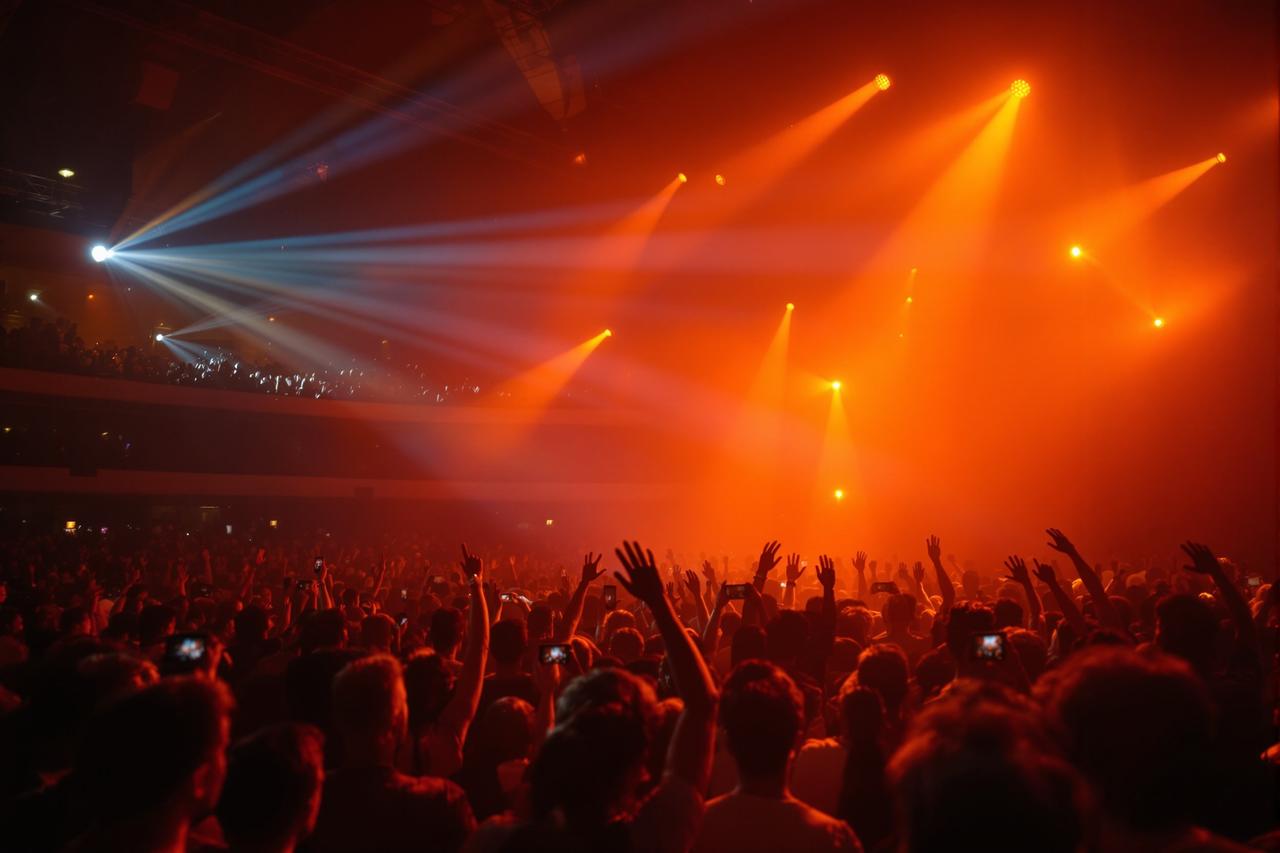 羞羞视频影迷见面会圆满举行，万名粉丝热情参与